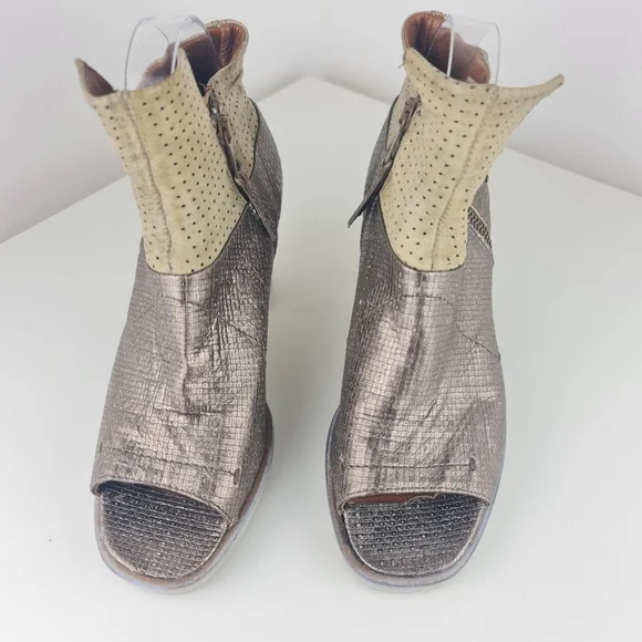 Mjus Shoes Leather Perforated Ankle Boots Size 38 or 8 Booties Side Zip - Picture 4 of 12